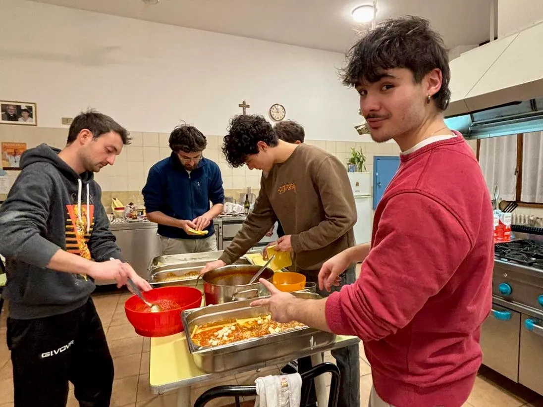 Comunità studentesca del Pensionato Bertoni riunita per il pranzo di Natale 2024