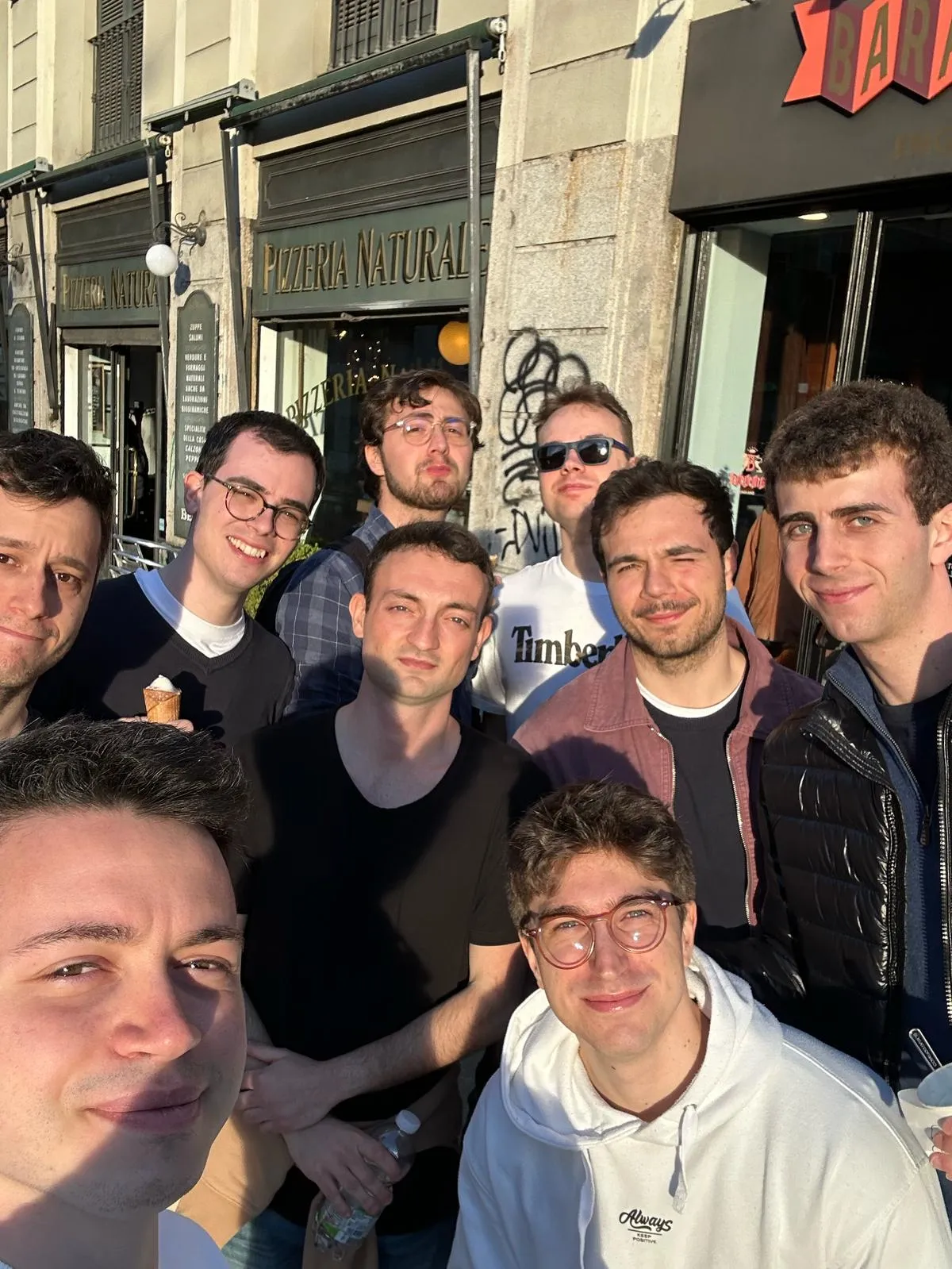 Selfie di gruppo degli studenti del Pensionato Bertoni durante la visita al Museo della Scienza e della Tecnologia di Milano
