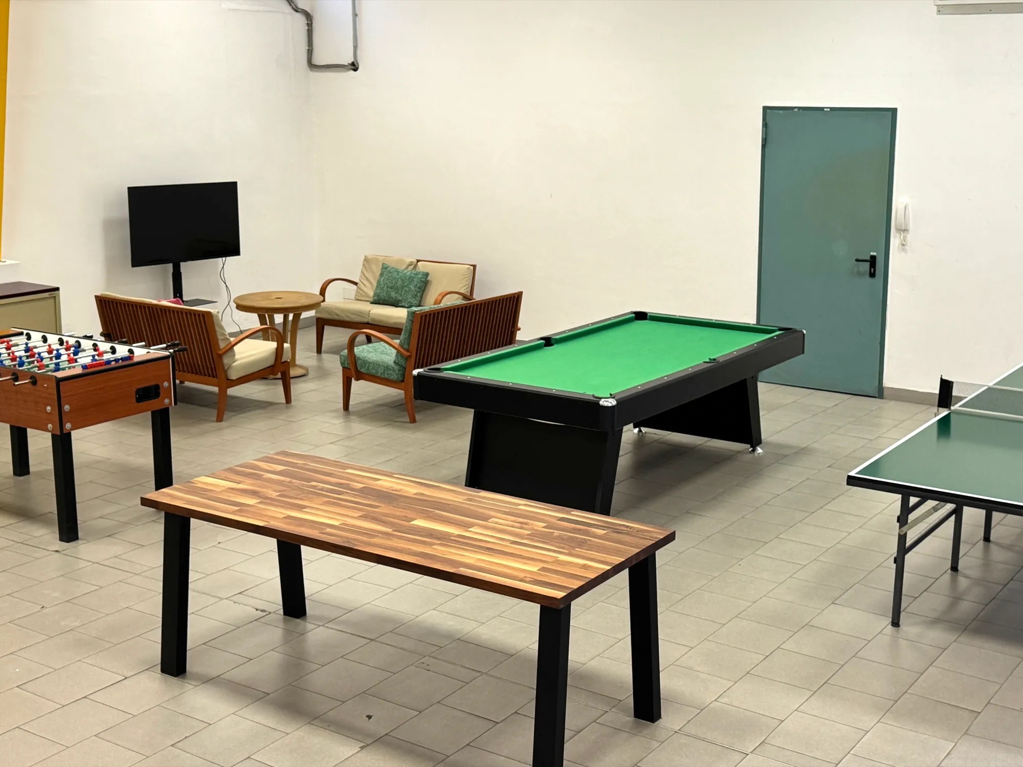 Sala ricreativa del Pensionato Bertoni con biliardo e ping-pong